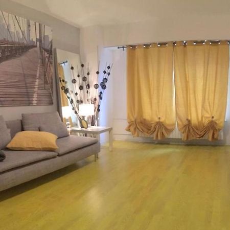 Green Apartment With Terrace 12 Bucarest Esterno foto