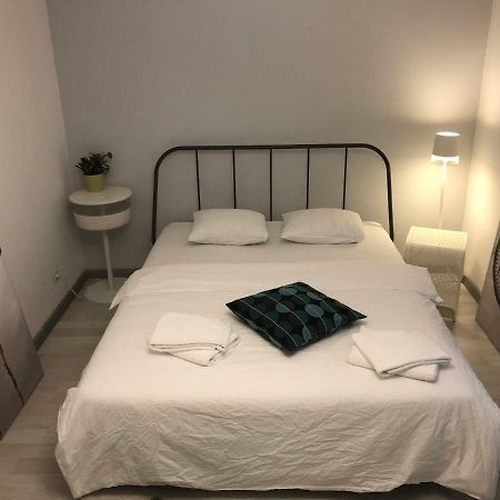Green Apartment With Terrace 12 Bucarest Esterno foto