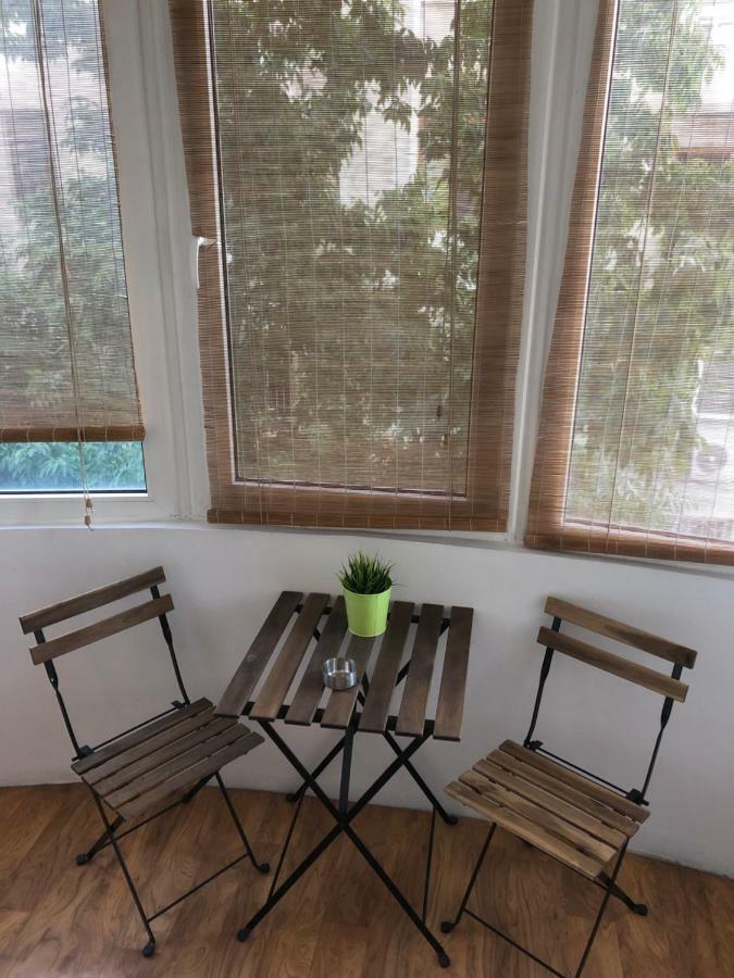 Green Apartment With Terrace 12 Bucarest Esterno foto