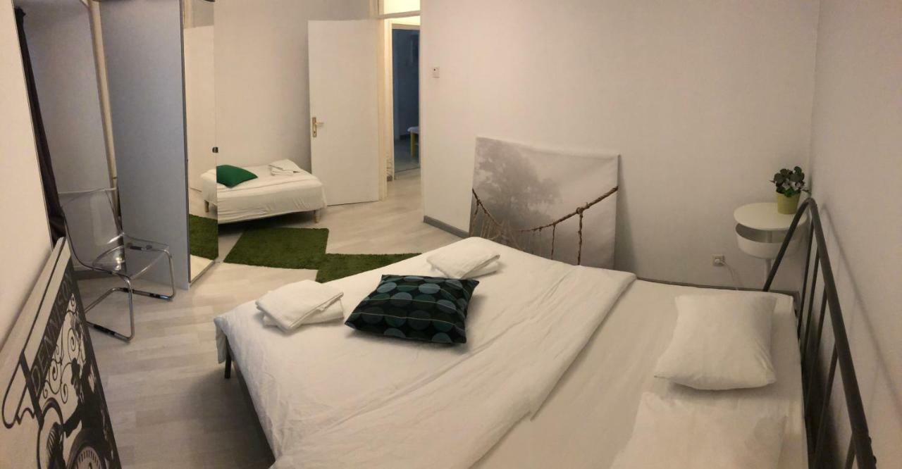 Green Apartment With Terrace 12 Bucarest Esterno foto