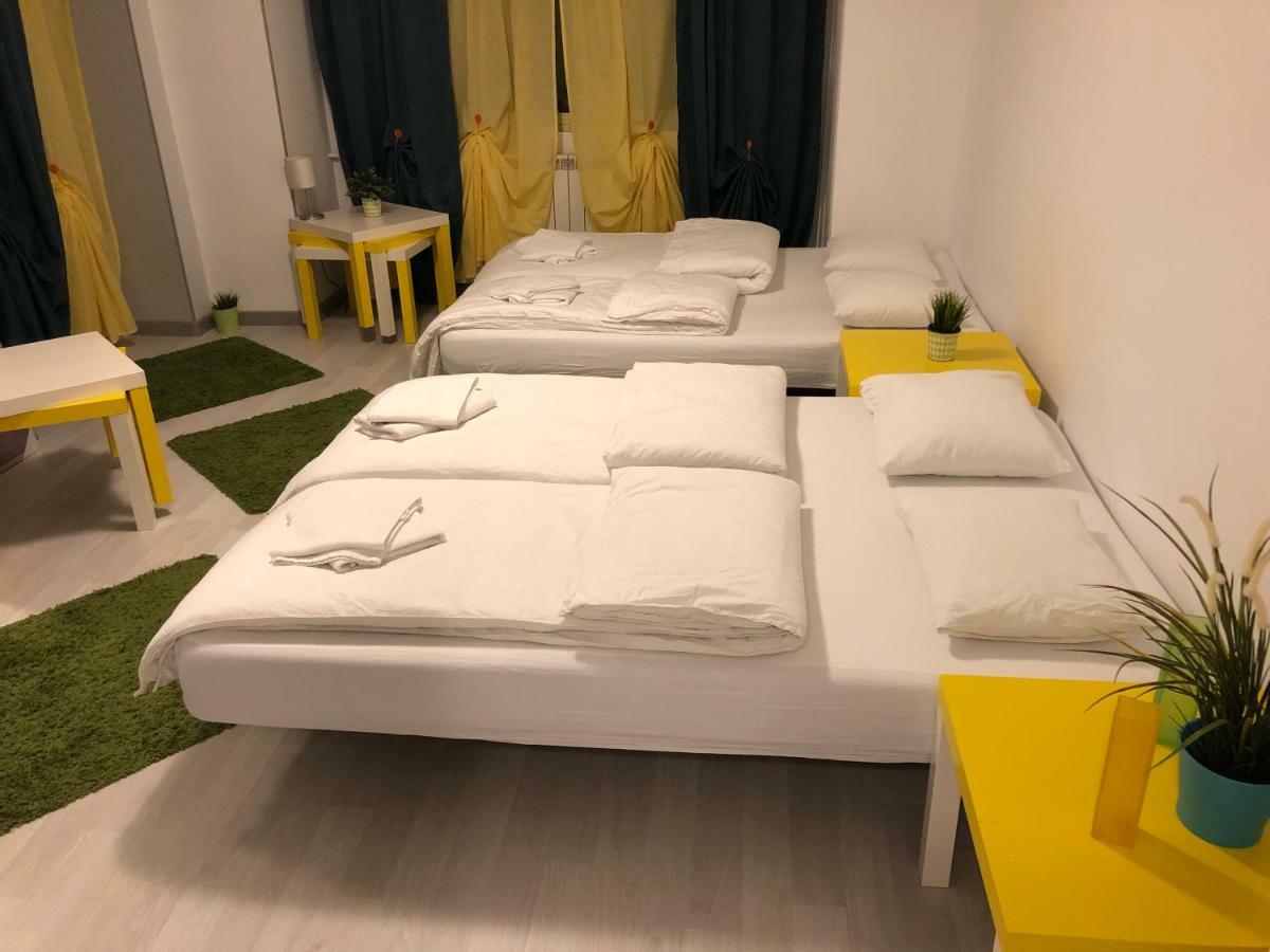 Green Apartment With Terrace 12 Bucarest Esterno foto